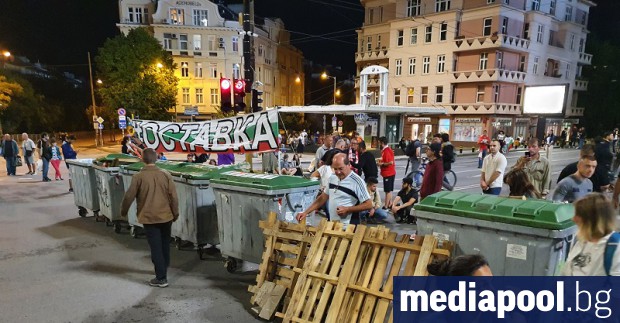 Блокадите на ключови кръстовища в София остават и в понеделник