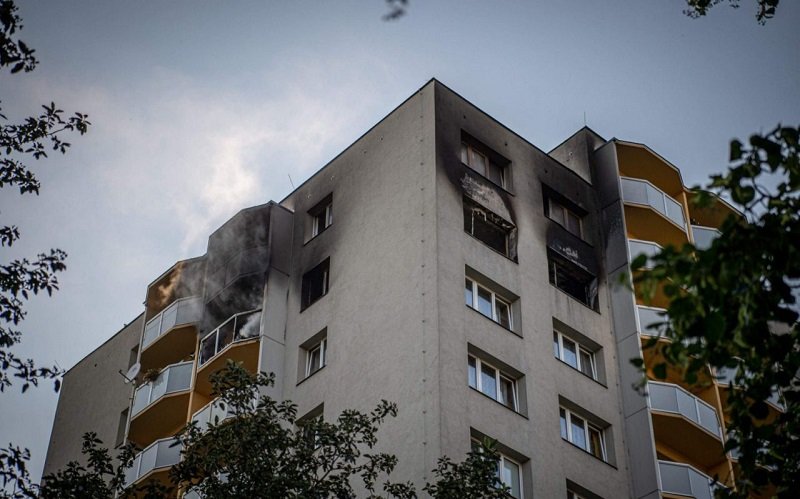11 загинали, сред тях три деца, при пожара в жилищен блок в чешки град