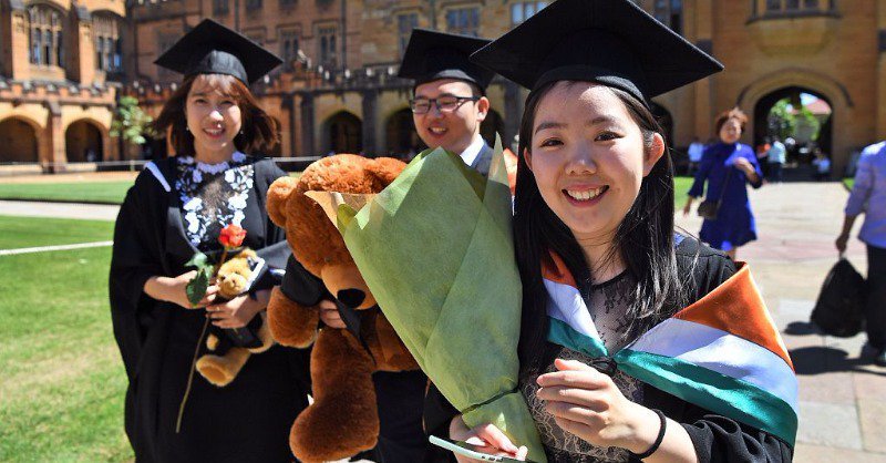 Британските университети са "тревожно зависими" от китайски студенти
