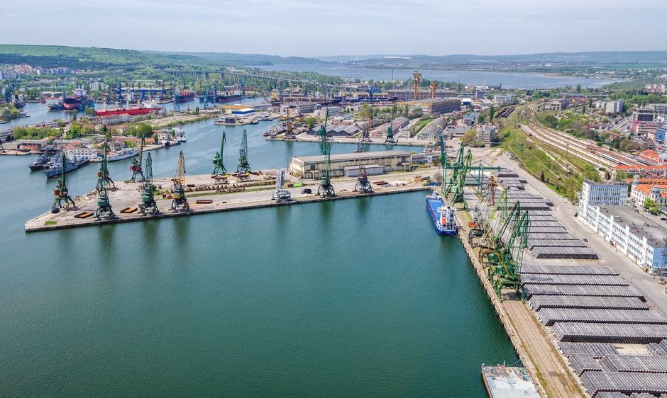 Държавата ударно удълбава пристанище "Варна" за 350 млн. лв.