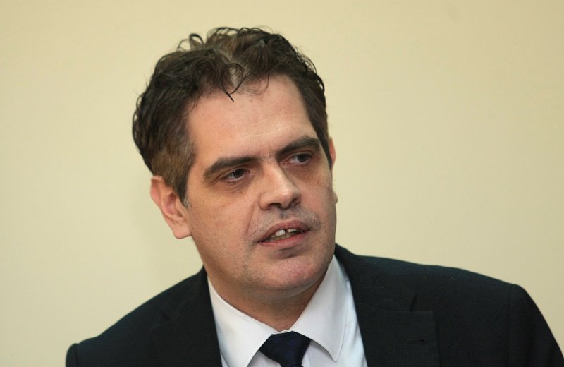 Новият икономически министър опита да се измъкне от отговорност за ББР и Пеевски