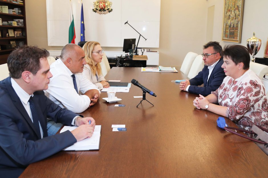 Борисов и министрите на туризма и иикономиката се срещнаха с представилети на бранша, сн. МС