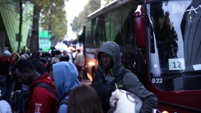 Френската полиция разтури голям мигрантски лагер близо до Париж