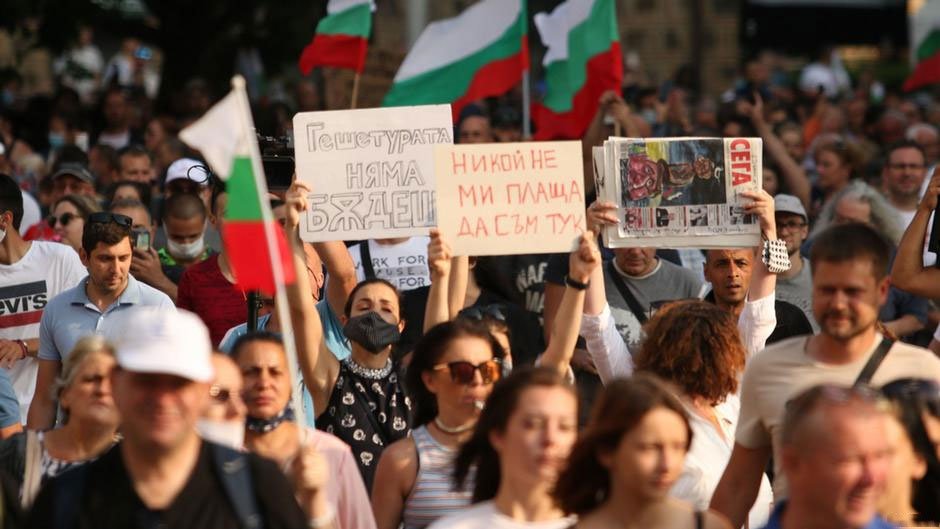 "Викаме оставка, но искаме затвор": Чужди медии за протестите, милиардите от ЕС и Бойко Борисов