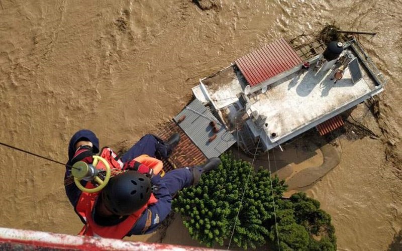 Най-малко седем са загиналите при наводненията на гръцкия остров Евбея