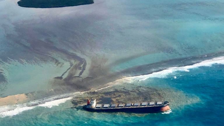 Екокатастрофа заради петролен разлив край бреговете на Мавриций