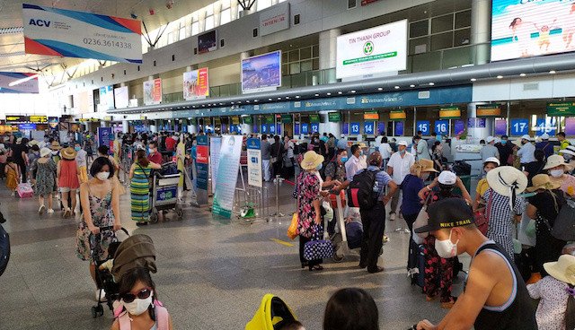 Виетнам евакуира 80 000 туристи заради коронавируса