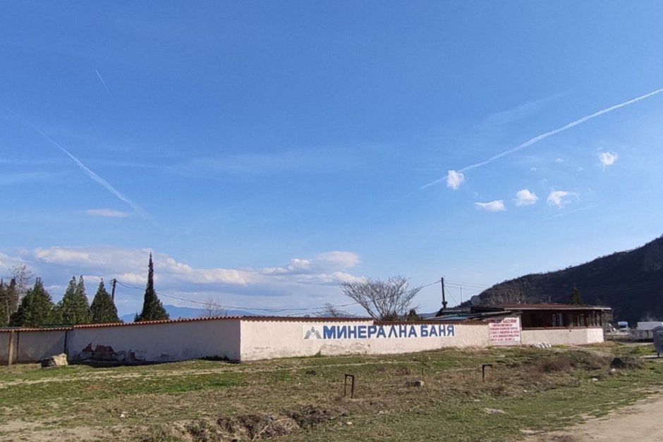 Мегапроектът на кметовете в Петрич - незаконна селска баня с паркинг