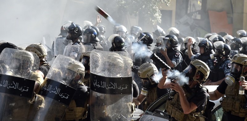 Протестите в Ливан ескалират, ще има предсрочни избори (снимки)