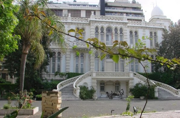 Експлозията в Бейрут разруши емблематичен дворец от 19 век