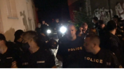 Полиция изведе блокираната в БНТ Дариткова, избутвайки протеста