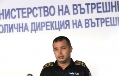 МВР не проверява дали полицаи работят и като охранители