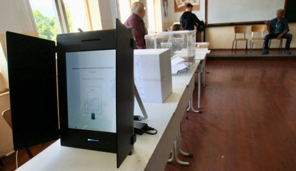 Няма как да има и предсрочни избори, и машинно гласуване