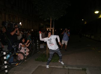 Protester throqing a tomato at the Ministry of Interior building