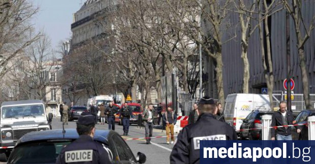 Началникът на полицията в Париж нареди разследване след излизането от