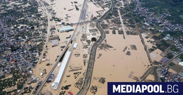 Тайфунът Хайшен докара проливни дъждове и силни ветрове в южната