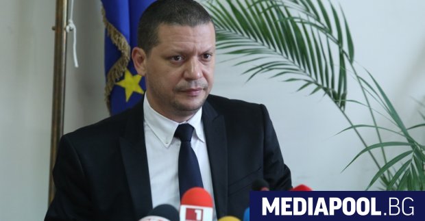 Изроди и алкохолизирана тълпа Това са част от определенията дадени