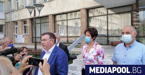 Здравният министър Костадин Ангелов оспори автентичността на поставените искания от