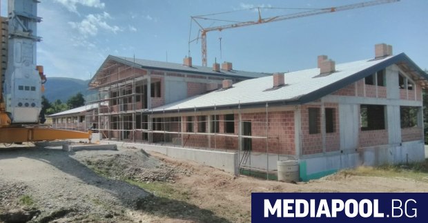 Груб строеж с изпълнен покрив стоманобетонна монолитна конструкция на два