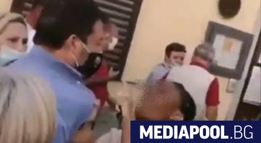 Матео Салвини лидер на италианската партия Лига беше нападнат в