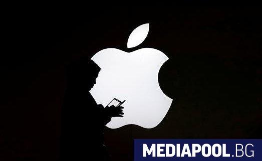 Технологичният гигант Епъл Apple е първата американска компания чиято пазарна