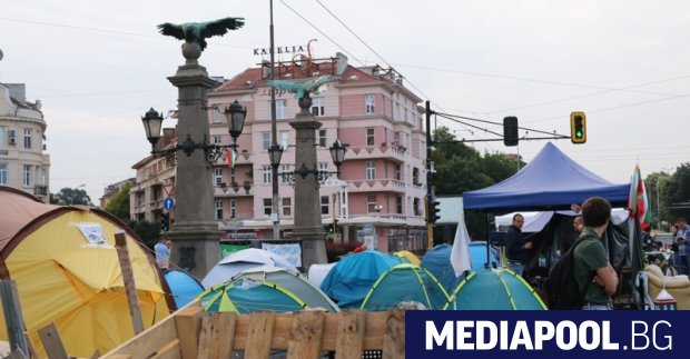 Протестиращи срещу правителството и главния прокурор Иван Гешев ще се
