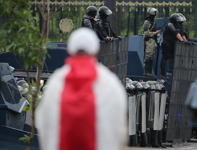 Полицията в Беларус задържа още 80 протестиращи