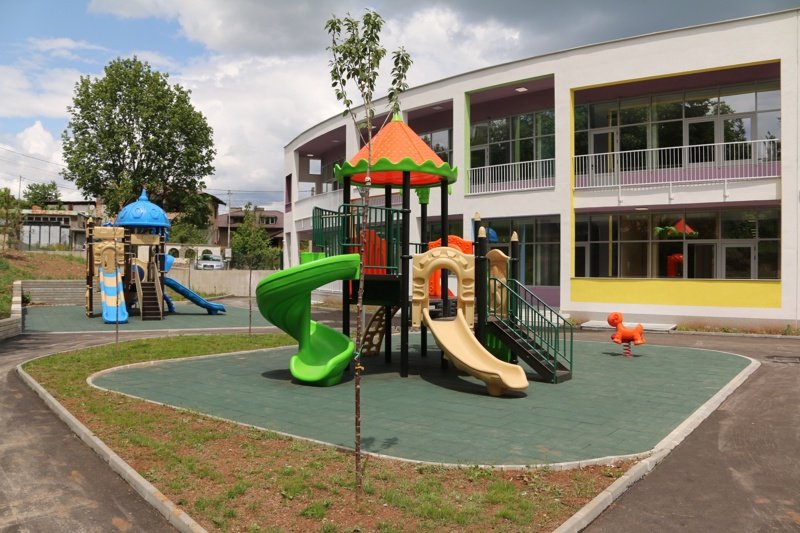 Майки алармират за "изчезнали" места за детска градина в София преди класирането