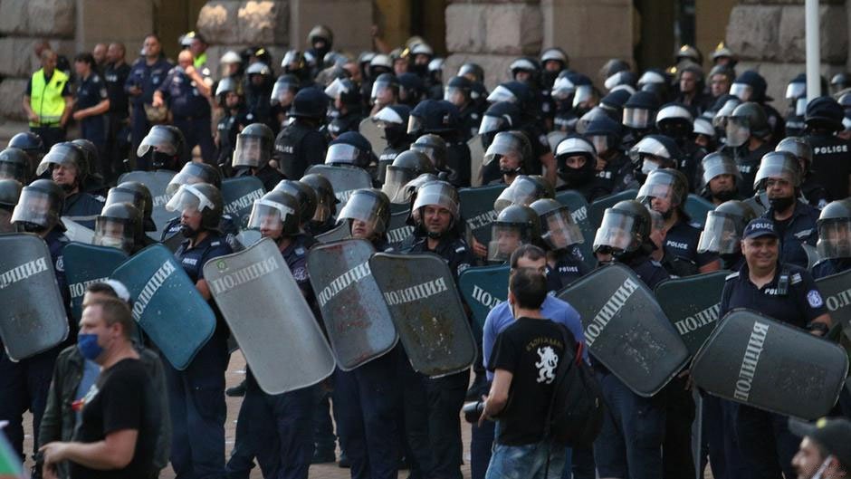 Повече КПП-та и полицейски проверки на утрешното Велико народно въстание