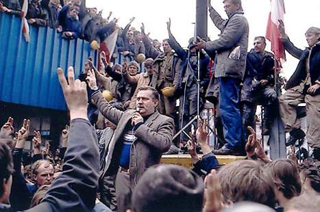 Лех Валенса (в средата) в първите години на "Солидарност"