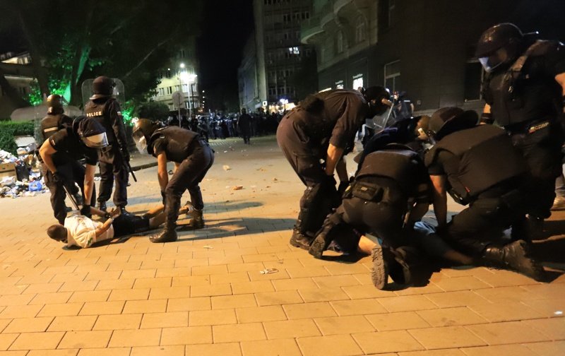 Службите се оправдават за футболните агитки на протеста: Това не е стадион