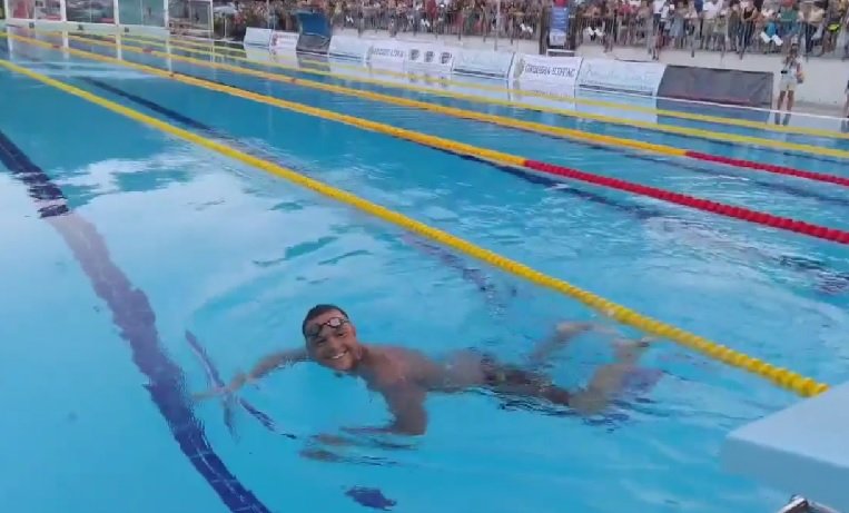 Българинът Цанко Цанков счупи рекорда за 12-часово плуване