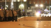 Полицаите цял час чакали заповед под "бомбардировка" от провокатори на протеста
