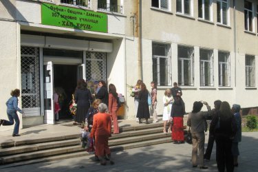 Четири класа в столично училище са под карантина заради учител с Covid-19