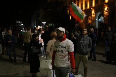 Ден 74: Нов палатков лагер в триъгълника на властта