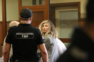 Как АПИ се оплете в приложение на Божков