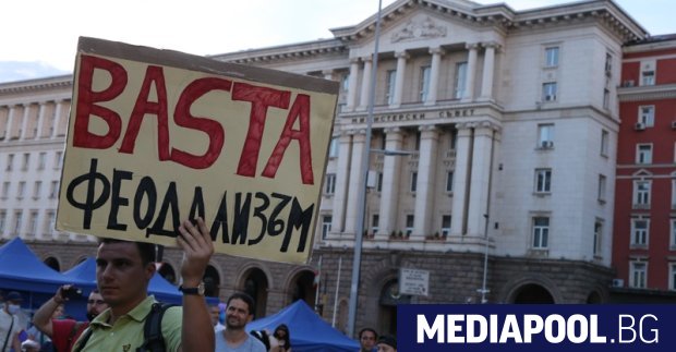 Близо 70 дни улиците на българските градове са пълни с