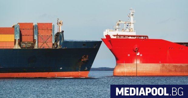 Руски военен кораб се сблъска днес с швейцарски контейнеровоз в