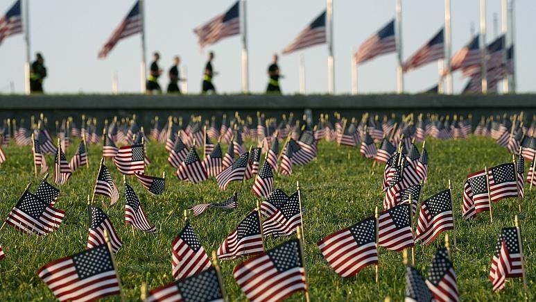 Инсталация с 20 хиляди американски флагчета във Вашингтон в памет на жертвите на коронавируса в страната