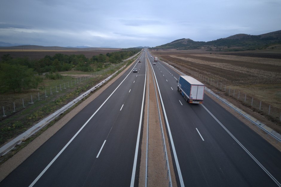 Участък от магистрала "Европа" ще е готов предсрочно, друг - закъснява
