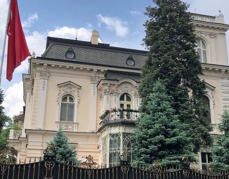 Турското посолство в София забъркано в мащабна шпионска акция срещу критици на Ердоган
