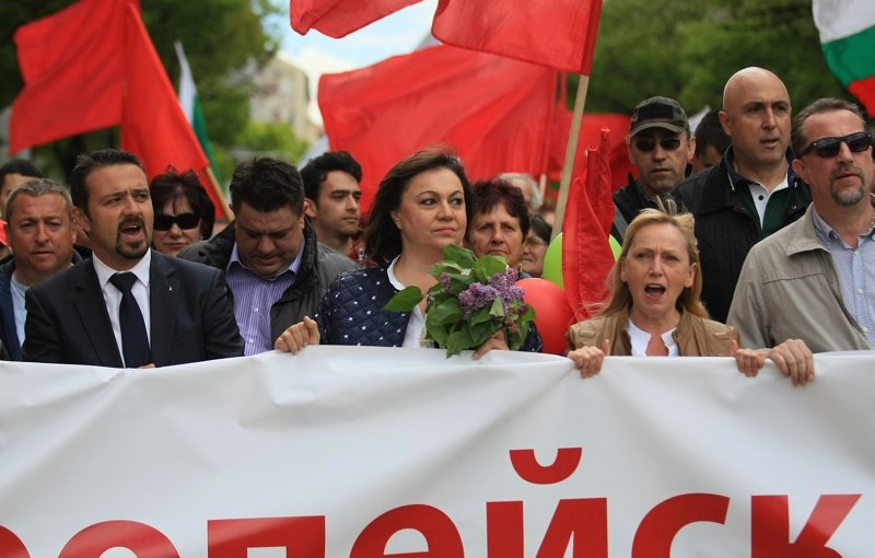 Йончева и Нинова на митинга на БСП на 1 май, сн.: БГНЕС