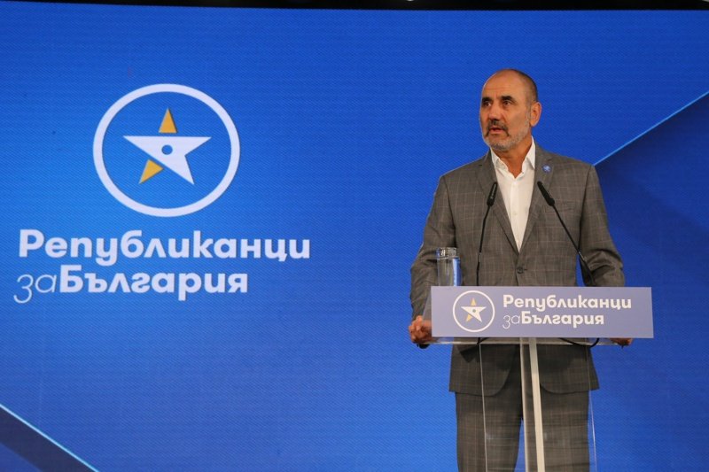 Цветанов 2.0: Бившият втори става първи в партията си "Републиканци за България"