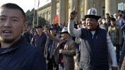 Киргизстанската опозиция е разделена на фона на политически хаос и протести