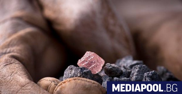 Най голямата мина в света за розови диаманти затвори врати след