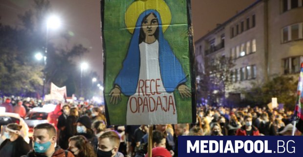 Хиляди поляци излязоха в петък вечер на протест в градове