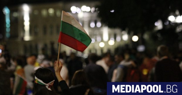 Австрийски икономист твърди че протестите в България и в Сърбия