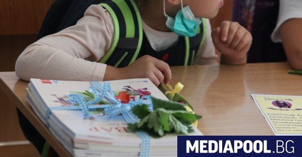 Властите ще чакат 2 седмици новите по строги противоепидемични мерки да