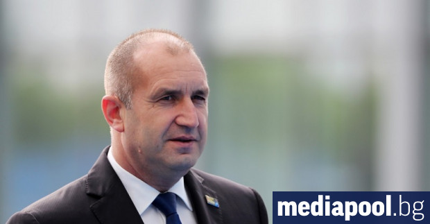 Българският държавен глава Румен Радев е бил контактен със заразен