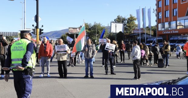 Жители на столичния квартал Горубляне подновиха протестите и в неделя